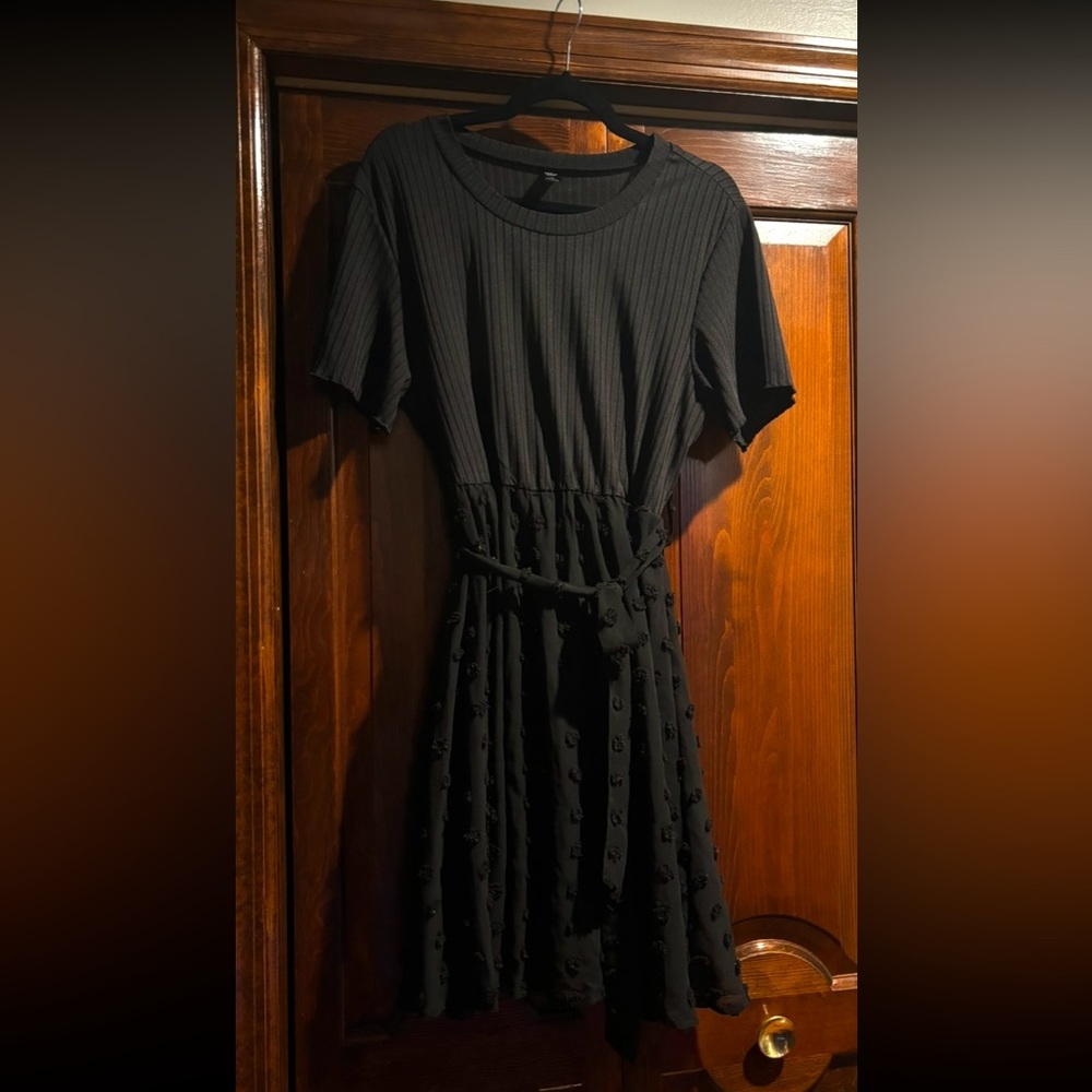 Black short sleeve dress